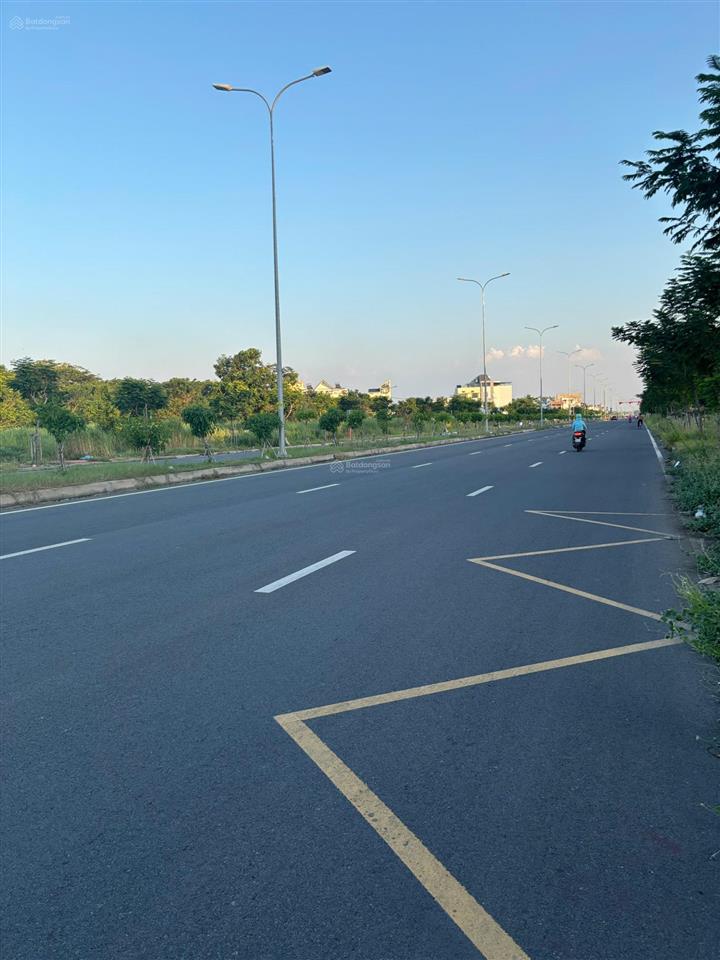 Bán nhanh  đất 90m2 (5m x 18m) mt song hành, kdc phong phú 4. phía trước trường học. giá 7,7 tỷ