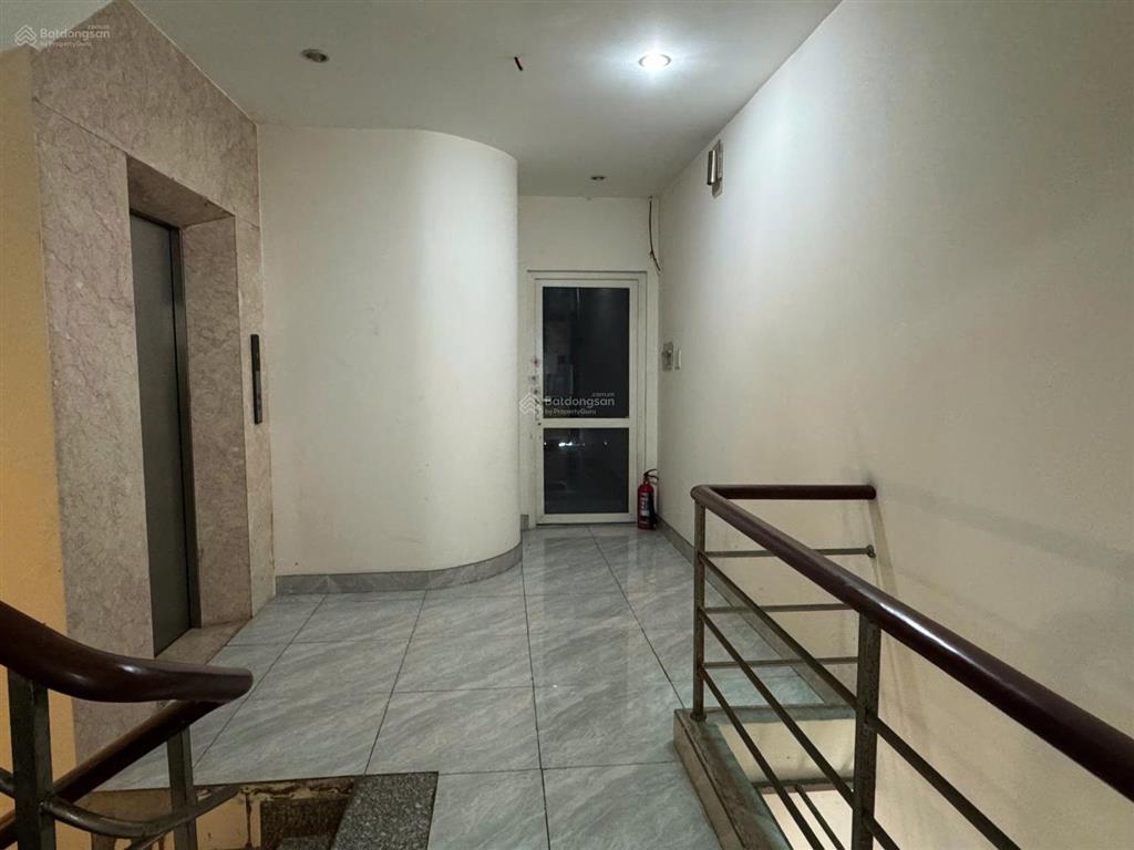 Hết hợp đồng ngân hàng  mt dương quang đông 100m2 (5m x 20m), 1 hầm 5 lầu, 10pn 11wc. có thang máy