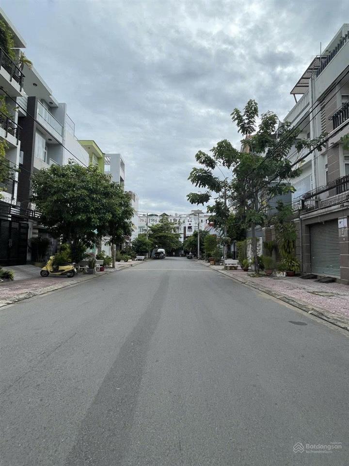 Giá tốt bán nhanh  108m2 (6m x 18m) mặt tiền 12m kdc đồng diều gần parc mall 100m. 15 tỷ