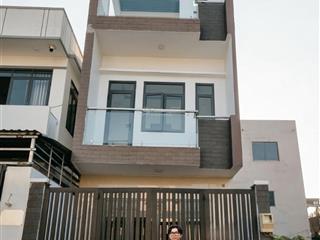 Nhà mới toanh hẻm 7m có vỉa hè ô tô vào tận nhà đỗ xe trước cửa sổ riêng hoàn công đủ