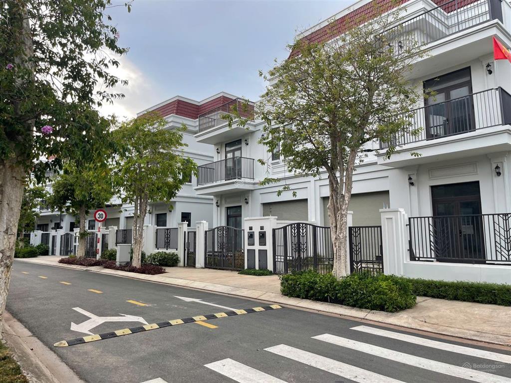 Chủ nhà cần bán nhanh căn biệt thự song lập đẹp nhất dự án 14 tỷ, hướng đông nam,  0901 264 ***