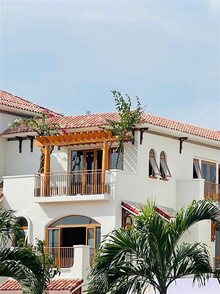 Căn c2011 nhà phố góc sân vườn hiếm hoi còn lại