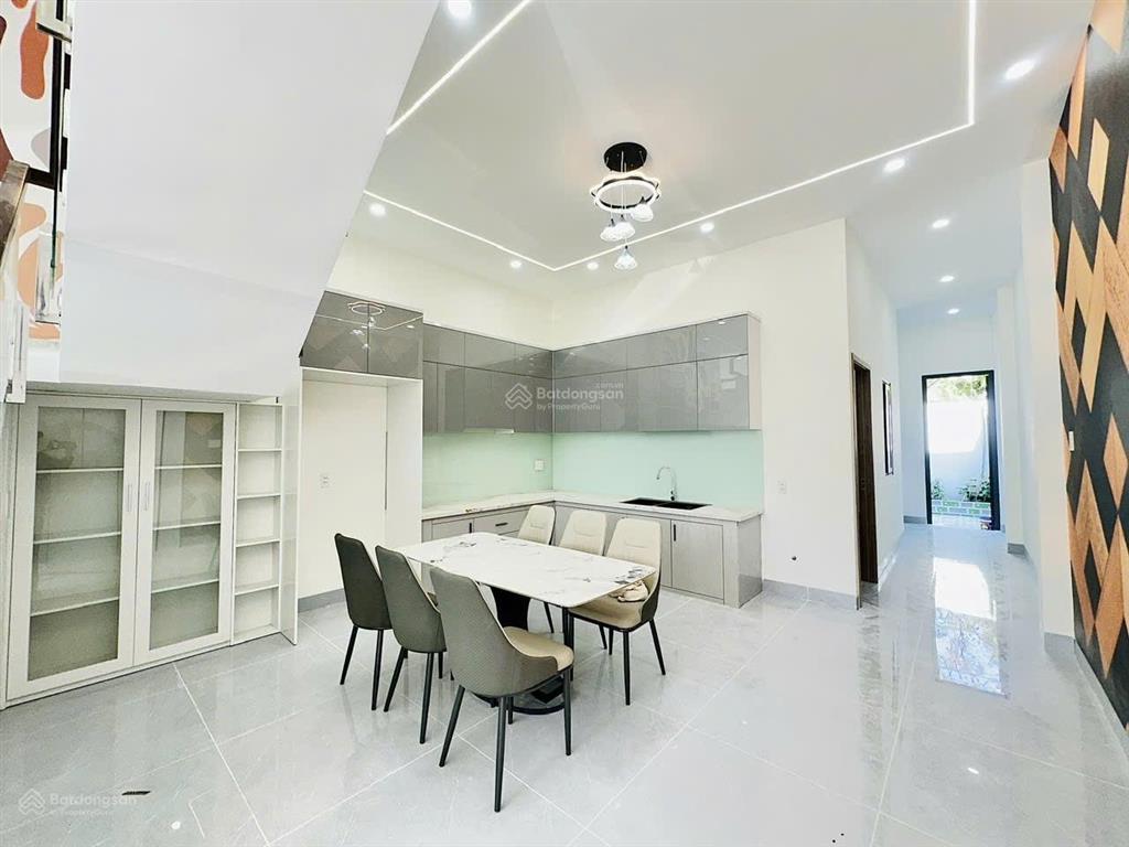 Nhà mặt tiền đường kinh doanh, đã hoàn công, nhà mới xây kiên cố, hiện đại