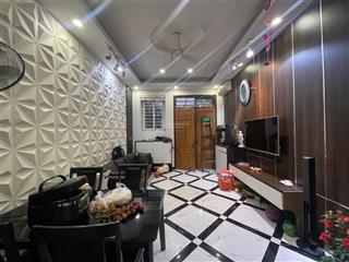 Bán nhà phố xuân thủy  cầu giấy
dt 32m2 6 tầng
mt 3.7 m
giá  7.3 tỷ ( còn thương lượng )
nhà đẹp