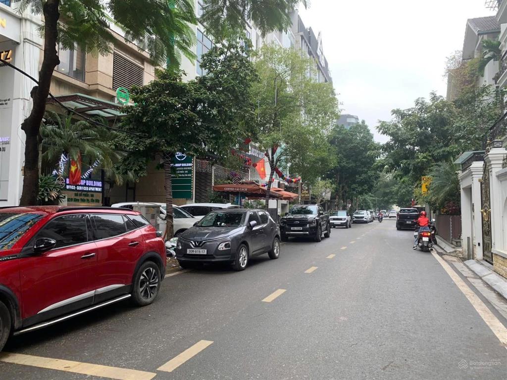 Bán tòa nhà văn phòng phố khúc thừa dụ 150m², 9 tầng, mt 8.6m, dòng tiền 200tr/tháng.