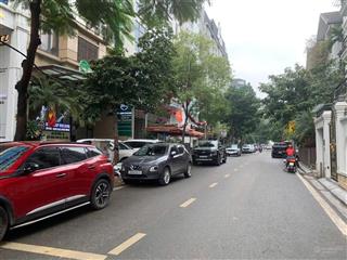 Bán tòa nhà văn phòng phố khúc thừa dụ 150m², 9 tầng, mt 8.6m, dòng tiền 200tr/tháng.