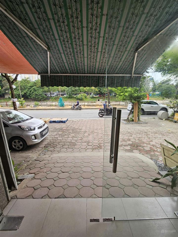 Cho thuê mặt bằng kinh doanh tầng 1 mặt đường trần hòa, định công vỉa hè rộng, ô tô đỗ thoải mái