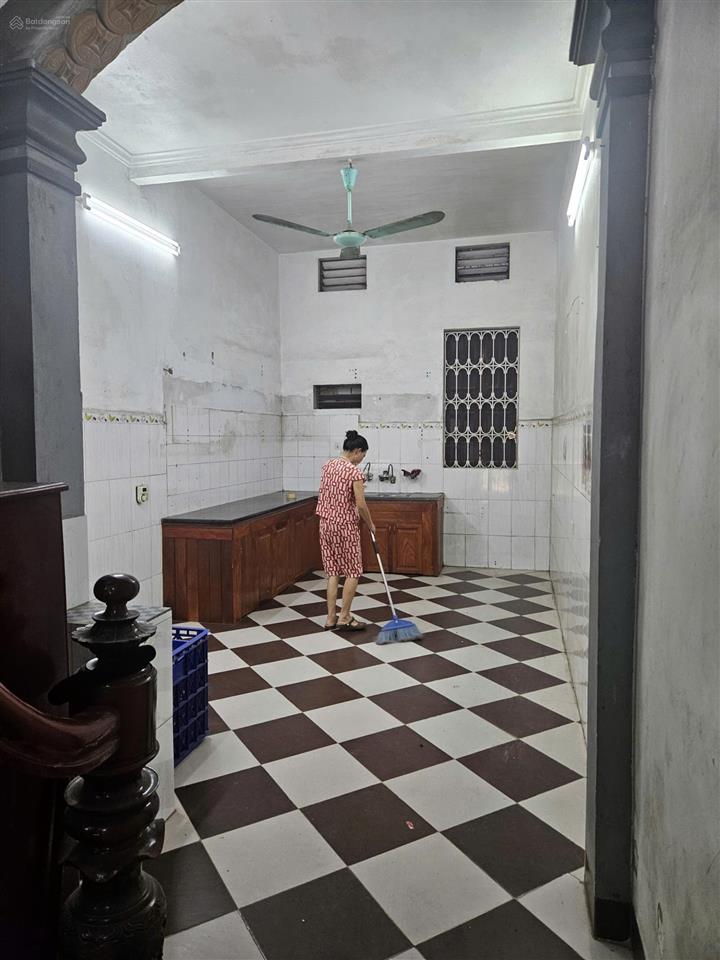 Cho thuê mặt bằng kinh doanh tầng 1 mặt đường trần hòa, định công vỉa hè rộng, ô tô đỗ thoải mái