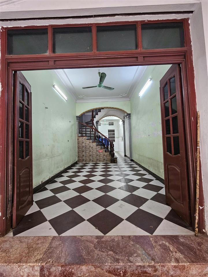 Cho thuê mặt bằng kinh doanh tầng 1 mặt đường trần hòa, định công vỉa hè rộng, ô tô đỗ thoải mái