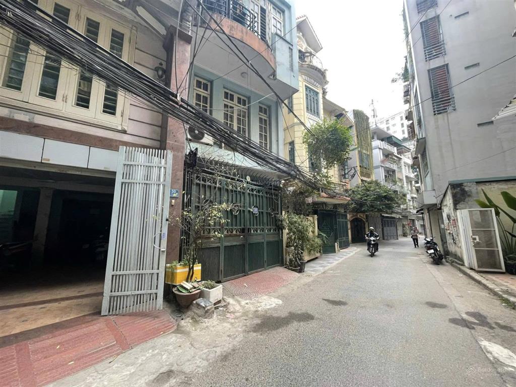 Bán nhà phố hoàng cầu quận đống đa  phân lô ô tô tránh  kinh doanh. chào giá 22 tỷ có tl