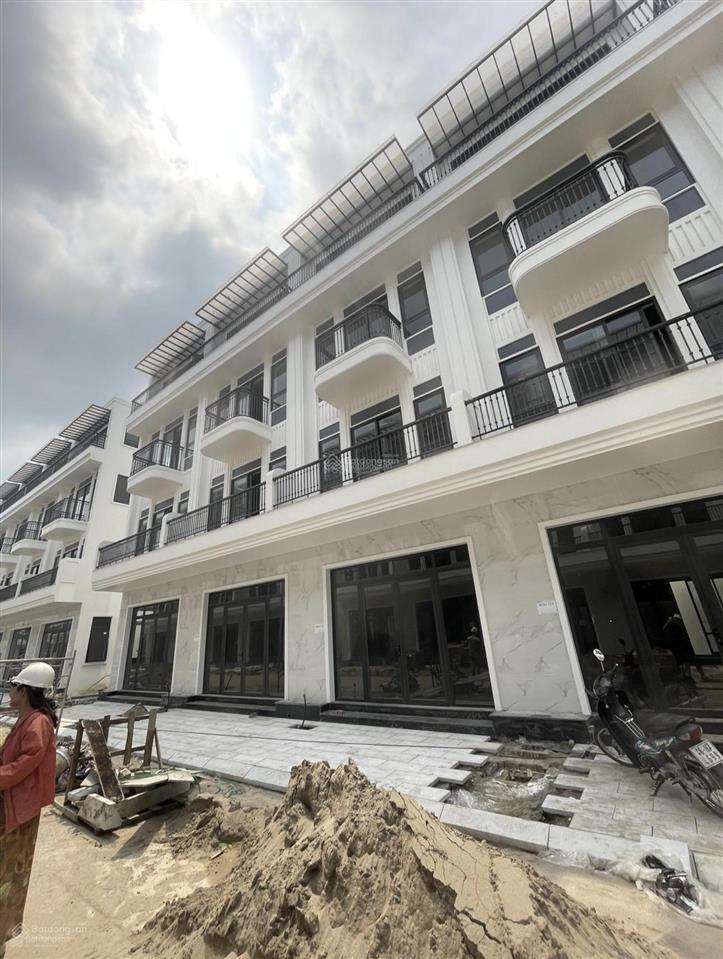 Chính chủ bán căn shophouse . 0862 888 ***