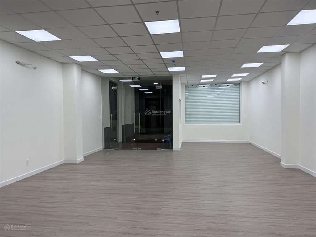 Tòa nhà văn phòng 800m2 mặt tiền hoàng hoa thám