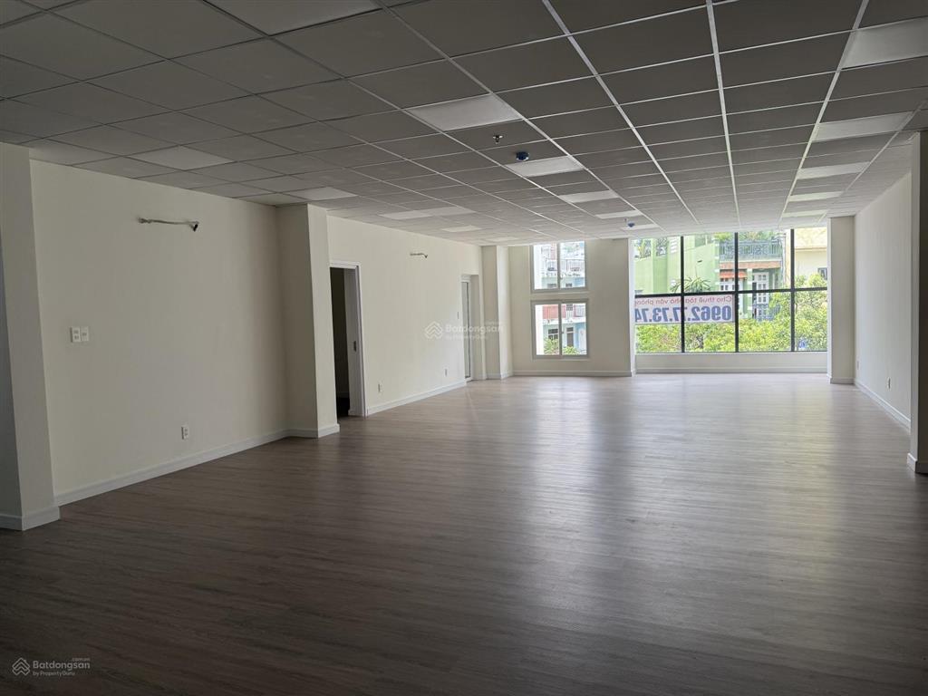 Tòa nhà văn phòng 800m2 mặt tiền hoàng hoa thám
