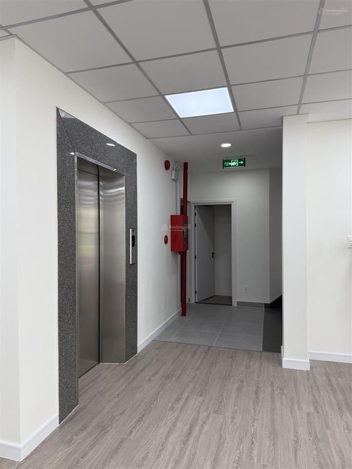 Tòa nhà văn phòng 800m2 mặt tiền hoàng hoa thám