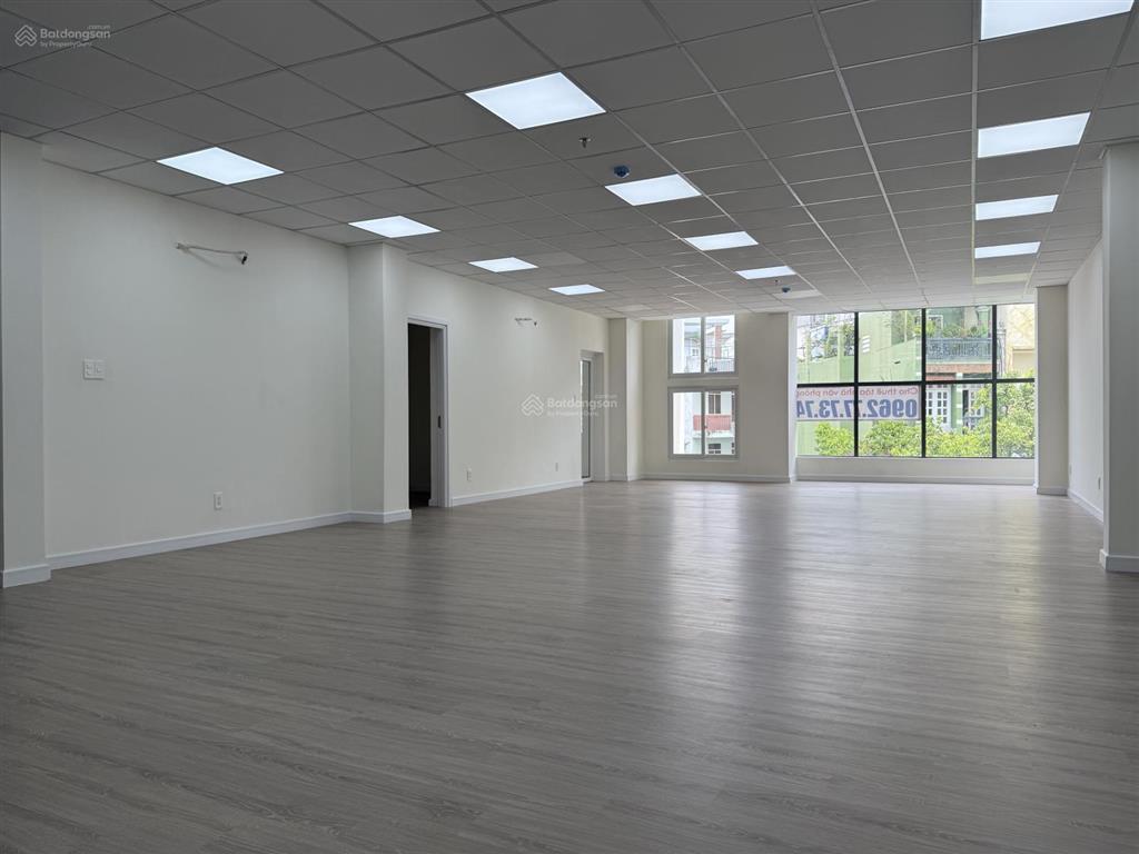 Tòa nhà văn phòng 800m2 mặt tiền hoàng hoa thám