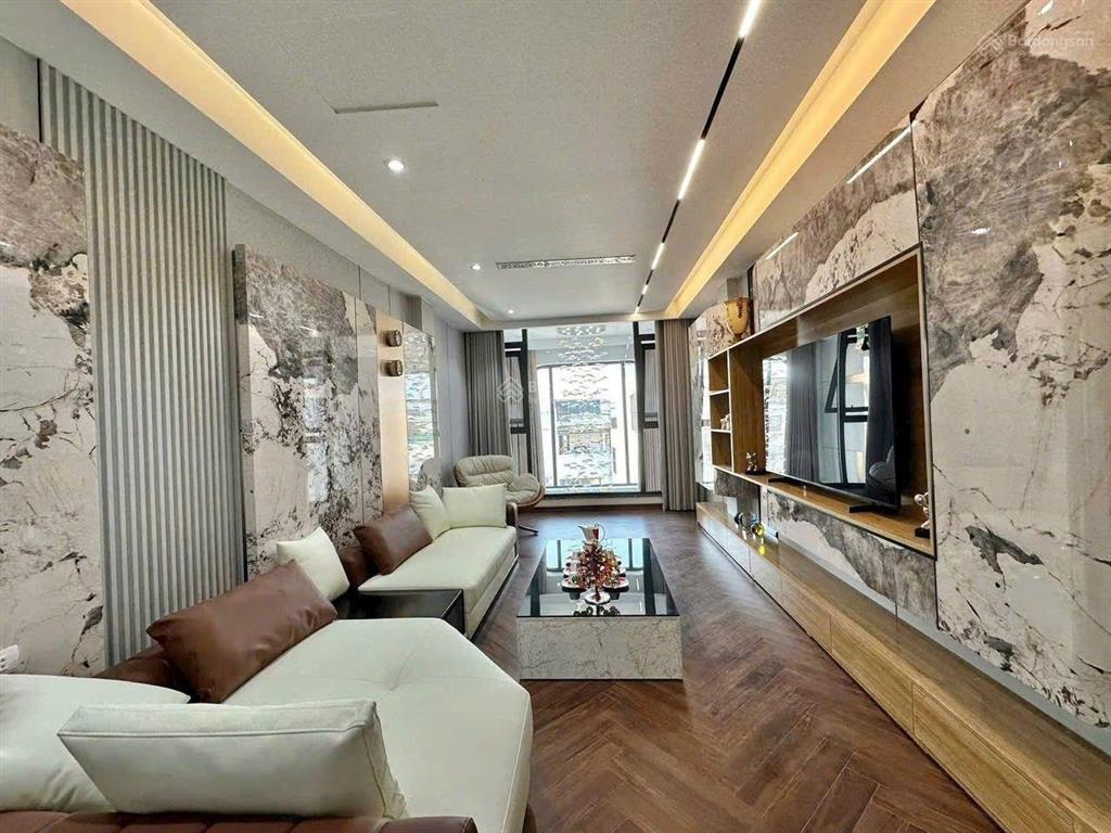 Siêu phẩm phân lô quân đội 918 thang máy gara 2 ô tô full nội thất cao cấp sát times city