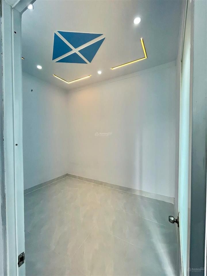 Bán gấp nhà gần cầu lớn giá 525tr
