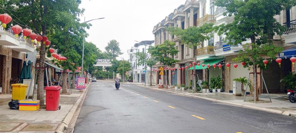 Nhà phố, trung tâm thương mại, khu dân cư hiện hữu