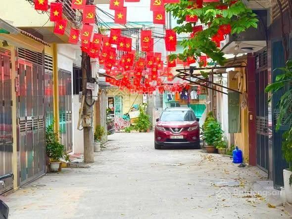 Nhà vị trí đẹp giao thông thuận tiện khu dân cư an ninh phù hợp để ở mặt tiền rộng kinh doanh tốt