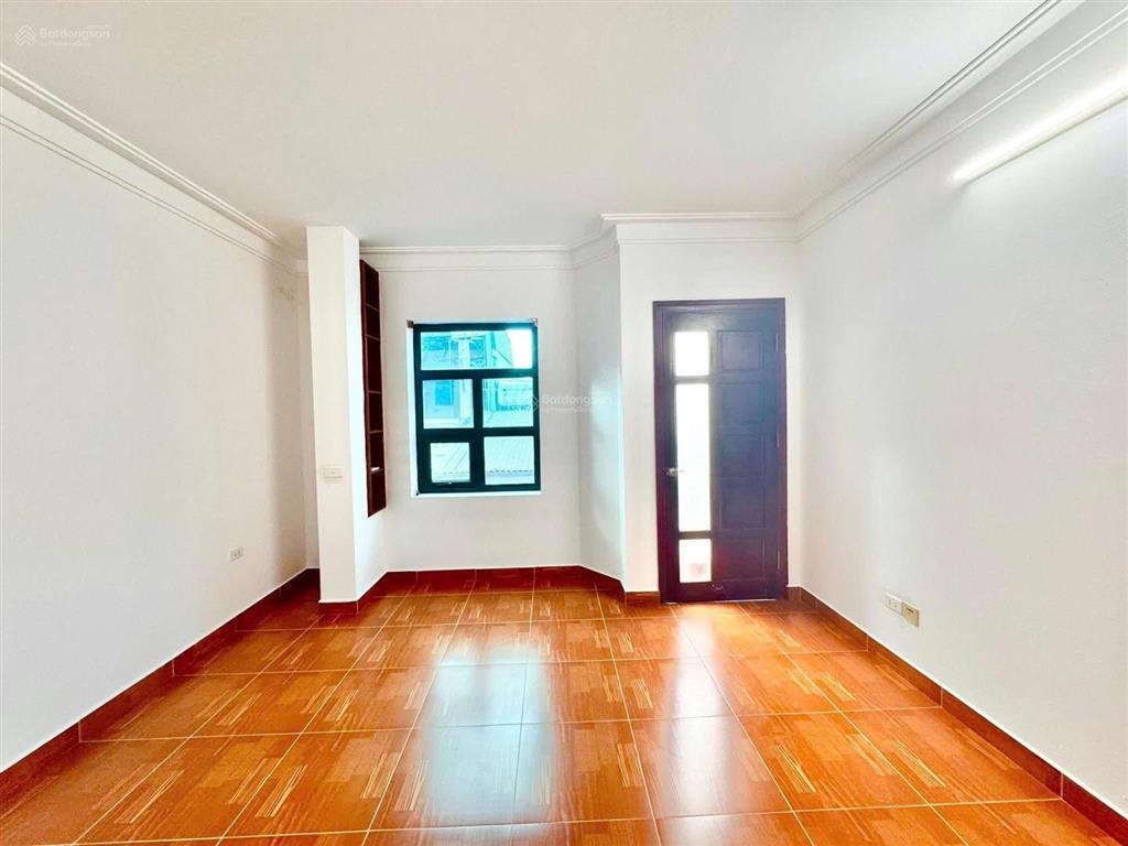 Nhà vị trí đẹp giao thông thuận tiện khu dân cư an ninh phù hợp để ở mặt tiền rộng kinh doanh tốt