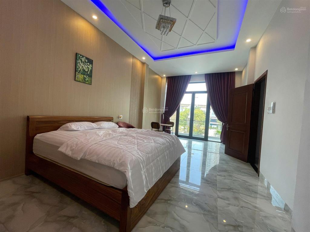Cho thuê nr 5pn, 4wc, 400m2 tại nguyễn đình hoàn, 50 triệu vnd