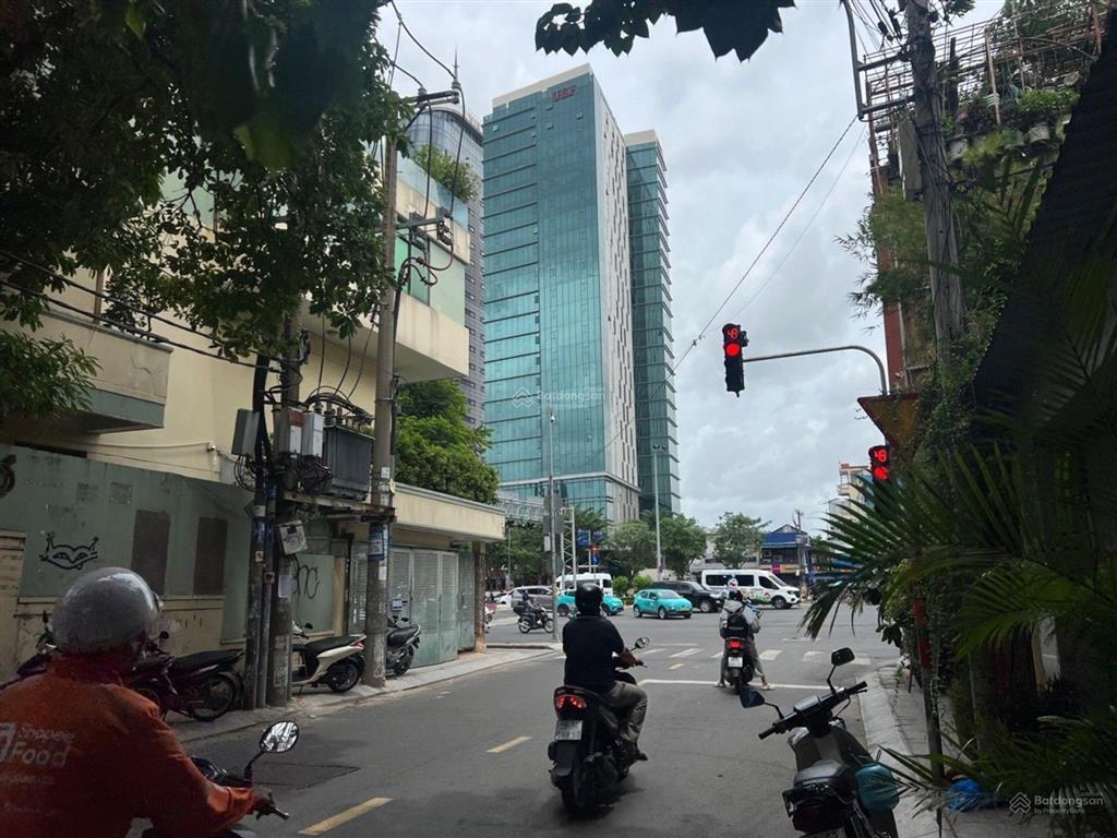 74m2 hiếm mtkd nguyễn cứu vân bình thạnh  ngang 6,8m  4 tầng 5pn 5wc  chỉ hơn 8 tỷ tl