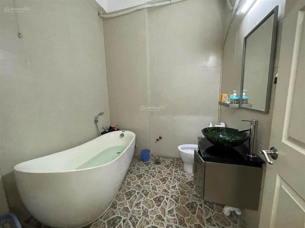 Nhà đẹp lê thận, p. hiệp tân khu vip chợ cây keo 75m 4 tầng bán đi định cư mỹ  giá tốt