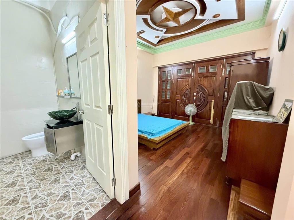 Nhà đẹp lê thận, p. hiệp tân khu vip chợ cây keo 75m 4 tầng bán đi định cư mỹ  giá tốt