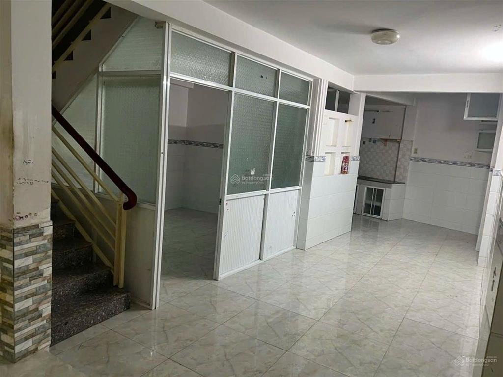 82m  ngang 5m  nở hậu 6,6m  2 tầng btct  3pn  tân hóa  p1  q11  dòng tiền 12tr hơn 7 tỏi tl