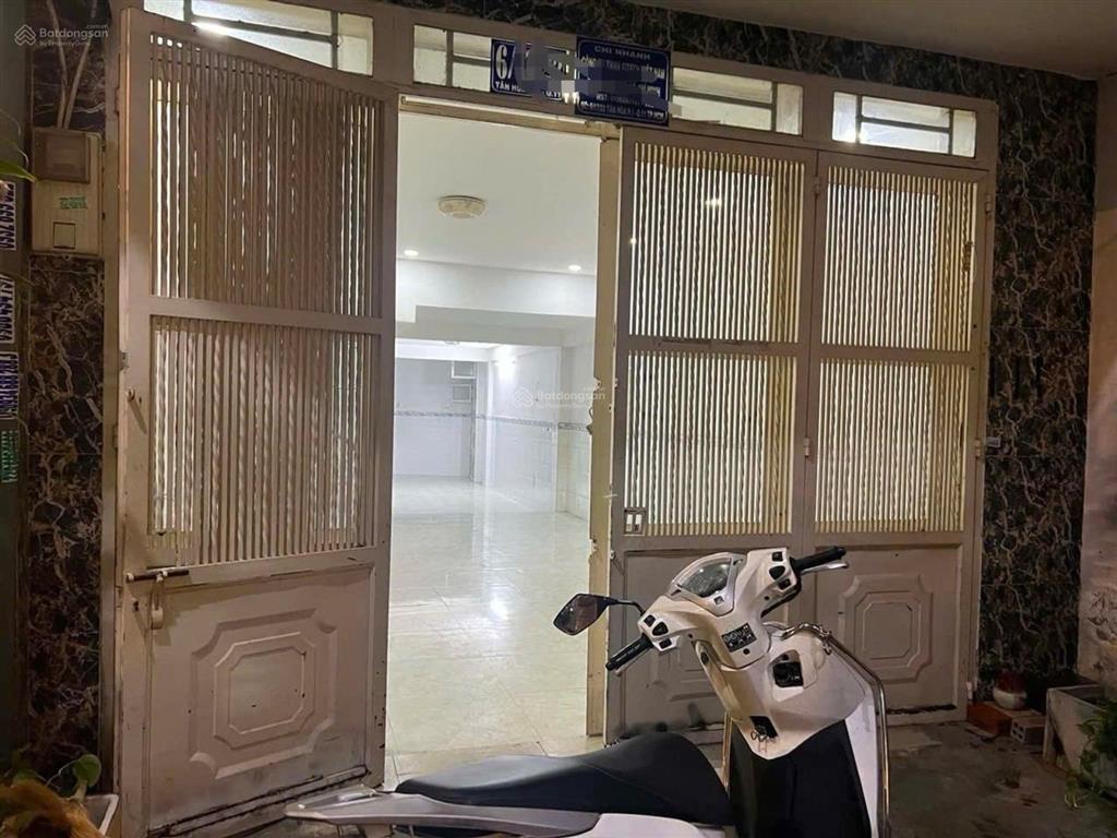 82m  ngang 5m  nở hậu 6,6m  2 tầng btct  3pn  tân hóa  p1  q11  dòng tiền 12tr hơn 7 tỏi tl