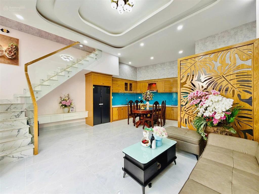 Xuất cảnh bán nhà hxh nguyễn văn luông, ngang 6 x 10, 3 tầng btct, 3pn 3wc, kế chợ hô trọng quý