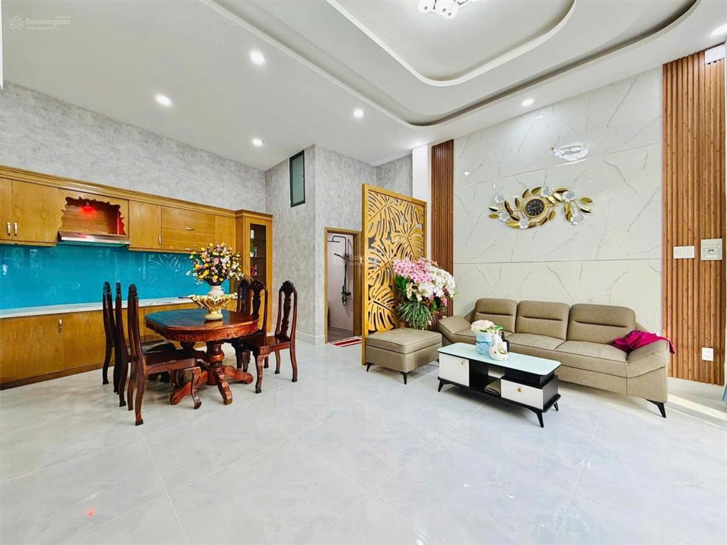 Xuất cảnh bán nhà hxh nguyễn văn luông, ngang 6 x 10, 3 tầng btct, 3pn 3wc, kế chợ hô trọng quý