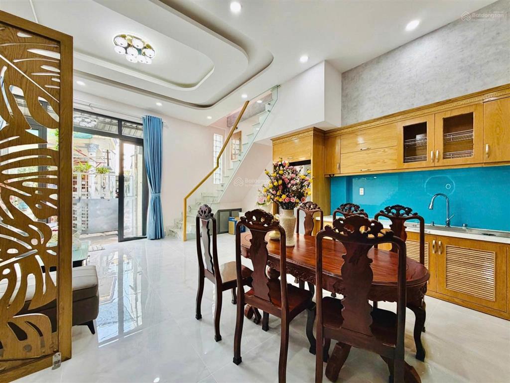 Xuất cảnh bán nhà hxh nguyễn văn luông, ngang 6 x 10, 3 tầng btct, 3pn 3wc, kế chợ hô trọng quý