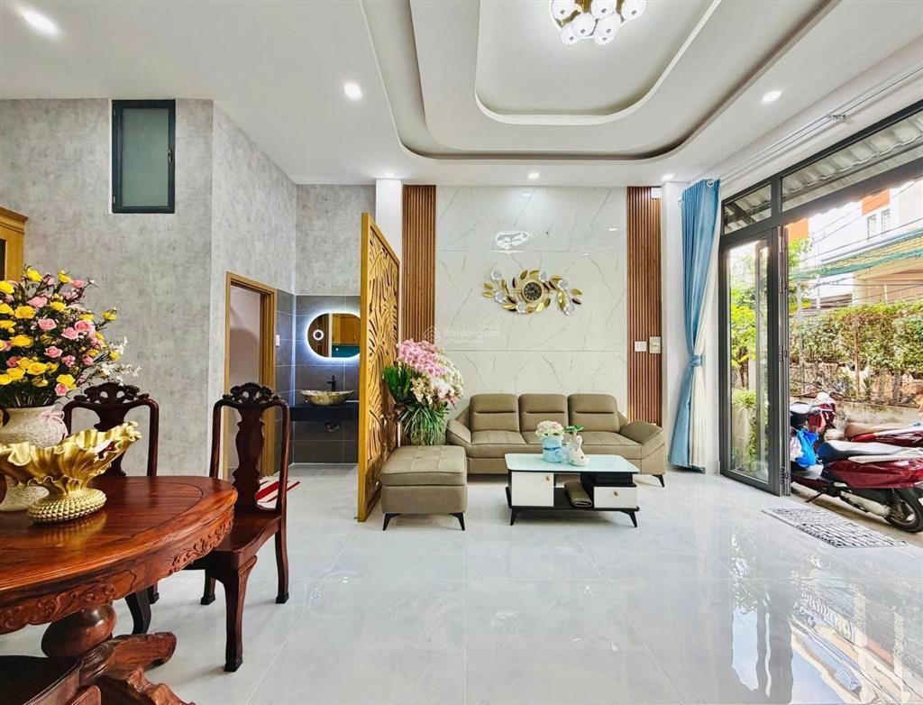 Xuất cảnh bán nhà hxh nguyễn văn luông, ngang 6 x 10, 3 tầng btct, 3pn 3wc, kế chợ hô trọng quý