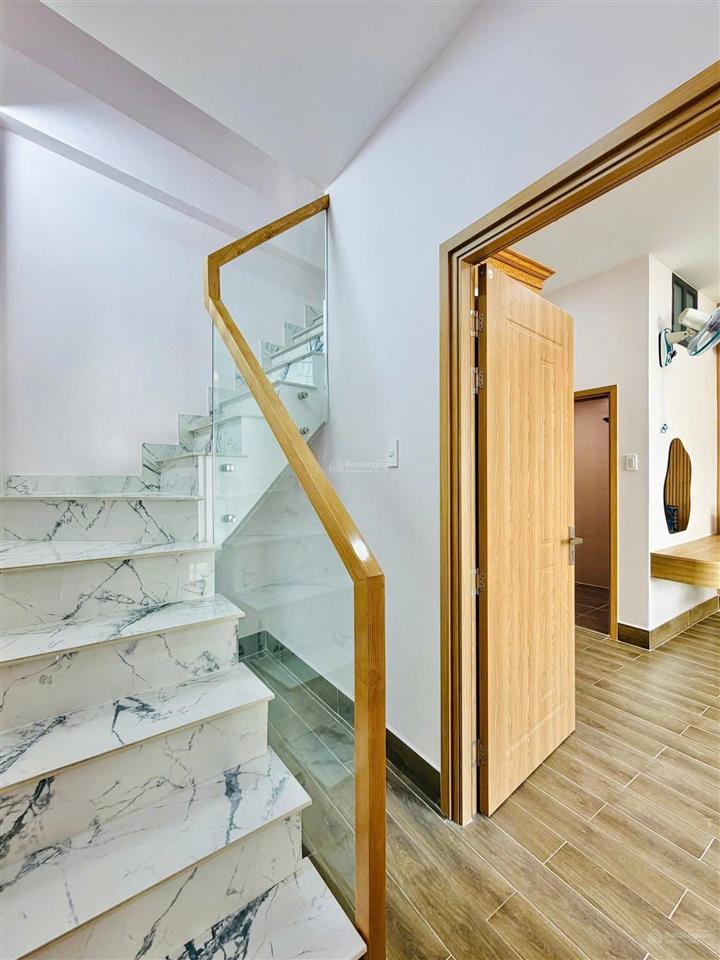 Xuất cảnh bán nhà hxh nguyễn văn luông, ngang 6 x 10, 3 tầng btct, 3pn 3wc, kế chợ hô trọng quý