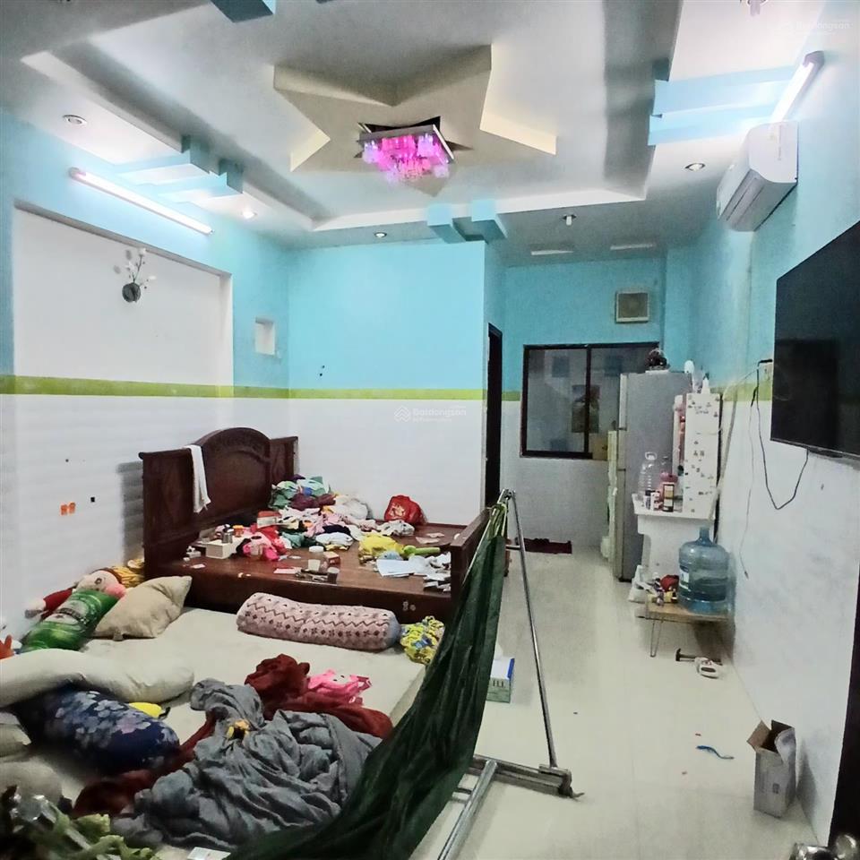 16 tỷ 200 thương lượng, nhà 5 tầng mặt tiền, diện tích  ngan 4 mét, dài 20 mét .