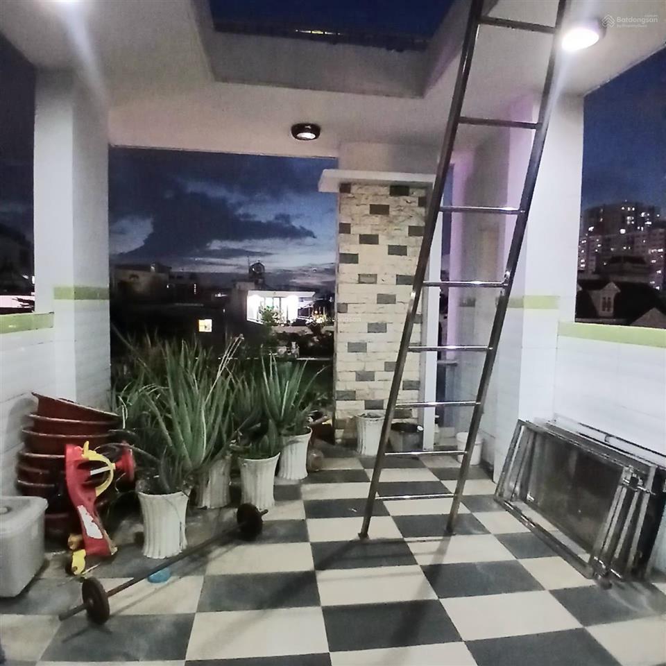 16 tỷ 200 thương lượng, nhà 5 tầng mặt tiền, diện tích  ngan 4 mét, dài 20 mét .