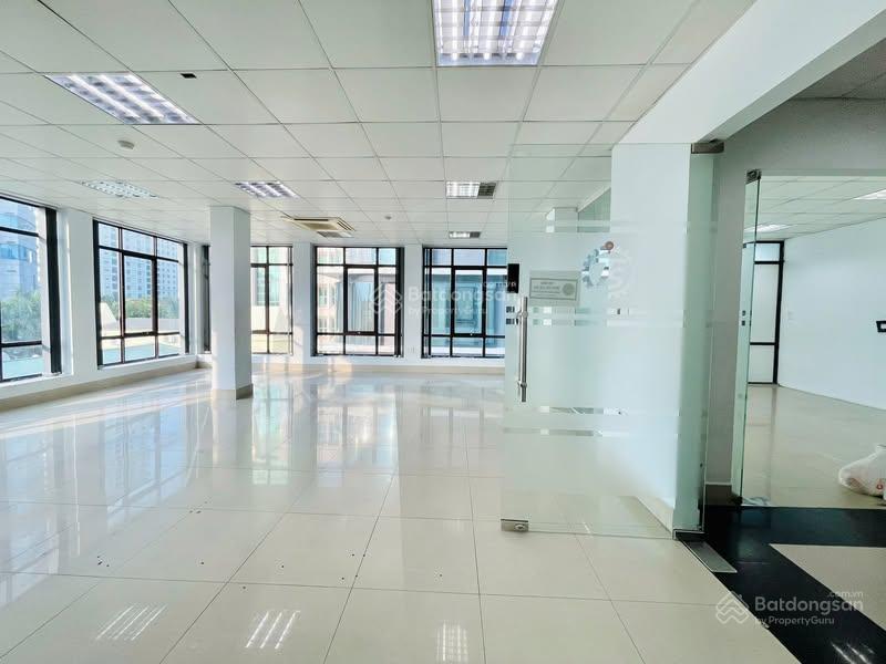 Cho thuê văn phòng 115m2 phố trần quang diệu giá chỉ từ 18tr vuông vắn trần cao, lô góc