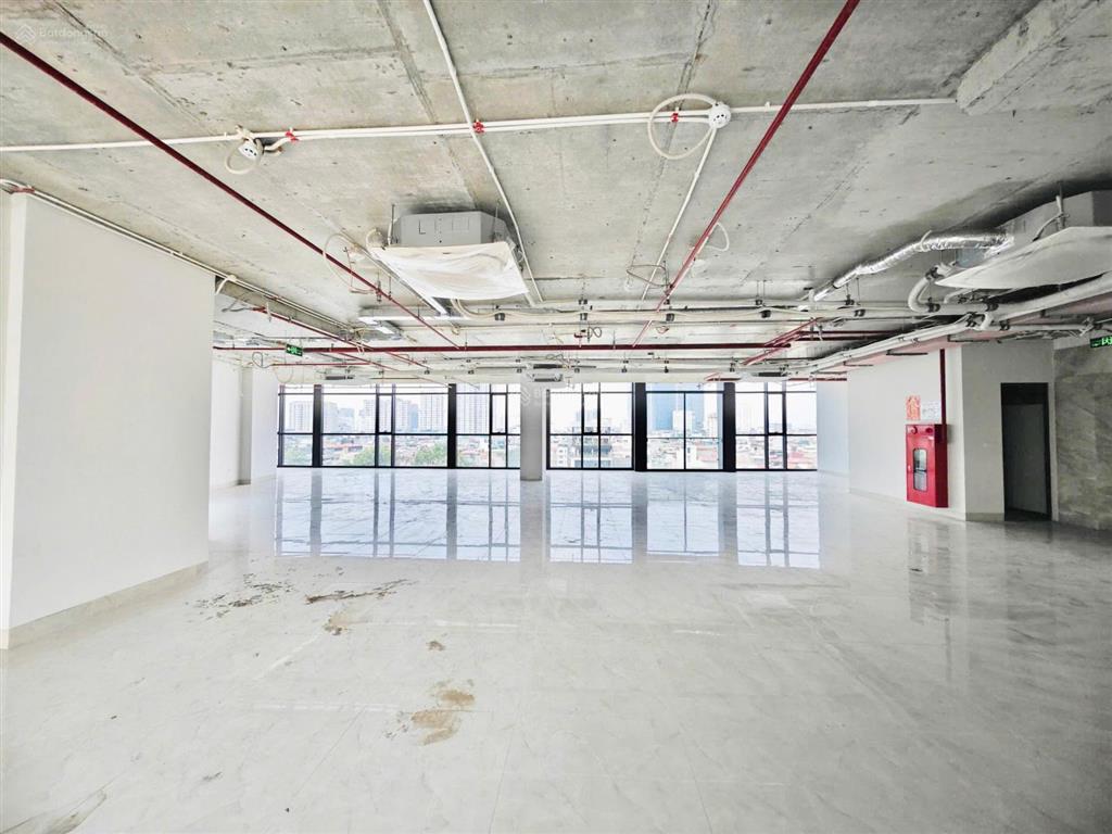Hàng hiểm 285m mặt phố hào nam  hoàng cầu chỉ 40tr vuông đét full kính đủ pccc