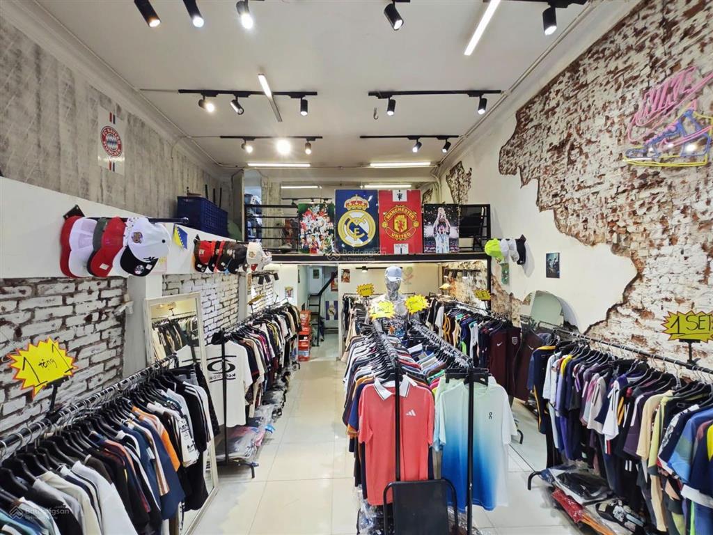 Hàng hiếm tại hàng đào 20m², 2m giá 55tr phù hợp bán đồ lưu niệm, showroom trưng bày