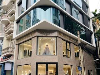Mbkd lô góc vip tại bà triệu đối diện vincom bà triệu 100m² x 3 tầng. phù hợp làm showroom, cafe