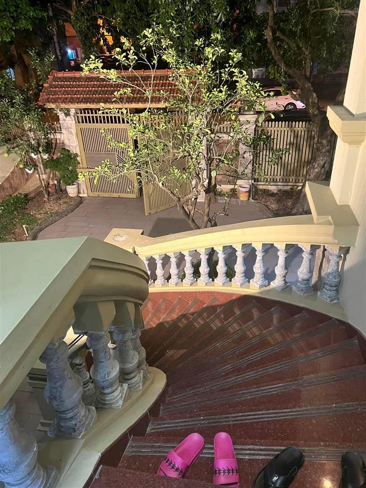 Giá tốt biệt thự sân vườn kđt trung văn 170m2, 5 tầng, mặt tiền 9m. vị trí đẹp tiềm năng, ở thích