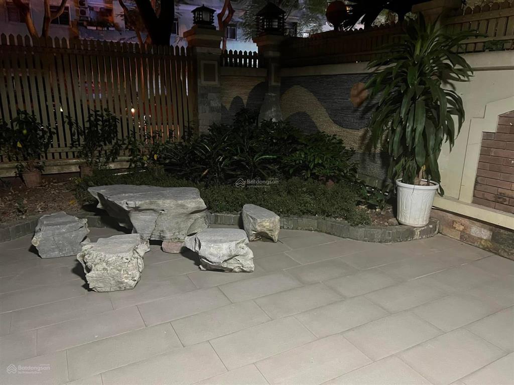 Giá tốt biệt thự sân vườn kđt trung văn 170m2, 5 tầng, mặt tiền 9m. vị trí đẹp tiềm năng, ở thích