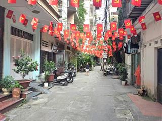 Phân lô  ô tô tránh 7 chỗ vào nhà  trung tâm cầu giấy  ngõ 6m  khu hiếm nhà bán  dân trí cao
