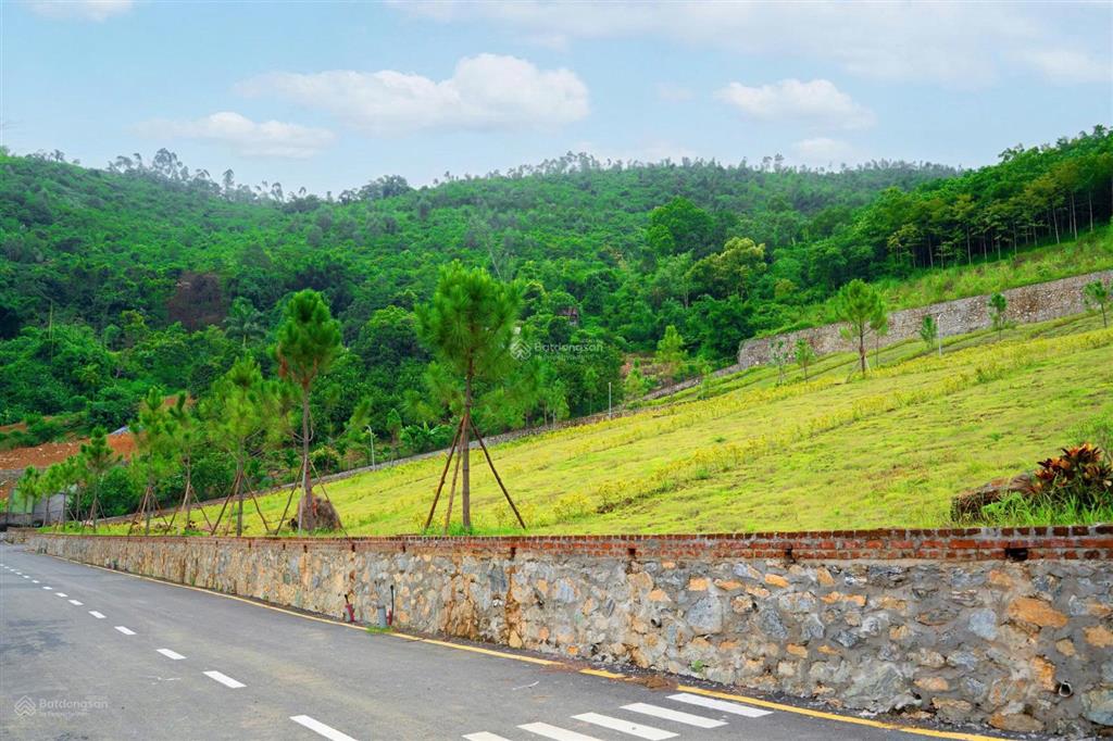 Đất nghỉ dưỡng phú mãn 19tr/m2, sát vành đai 5, lưng tựa núi, mặt view thung lũng