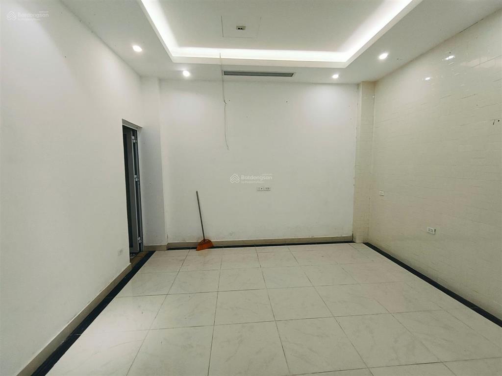 Cho thuê nhà liền kề đẹp nguyễn huy tưởng, thanh xuân. dt 75m2, 5 tầng. giá 35 triệu/tháng