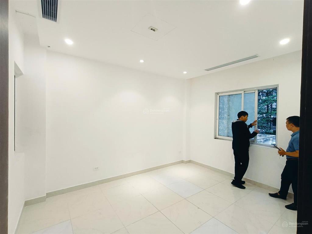 Cho thuê nhà liền kề đẹp nguyễn huy tưởng, thanh xuân. dt 75m2, 5 tầng. giá 35 triệu/tháng