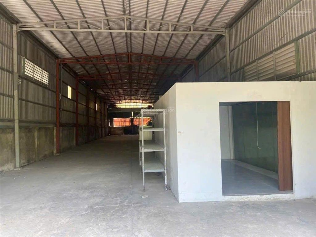 Cho thuê kho xưởng 600m2 giá 30 triệu đồng 1 tháng, trần văn giàu xã vl bc đường xe container