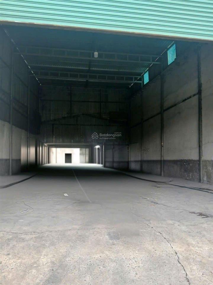 Cho thuê kho xưởng 400m2 giá 18 triệu đồng 1 tháng, đường xe tải 10 tấn, vĩnh lộc a bình chánh.
