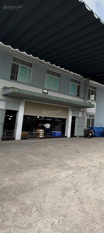 Cho thuê kho xưởng 2500m2 giá 165 triệu đồng 1 tháng, tại quận 12 đường xe container.